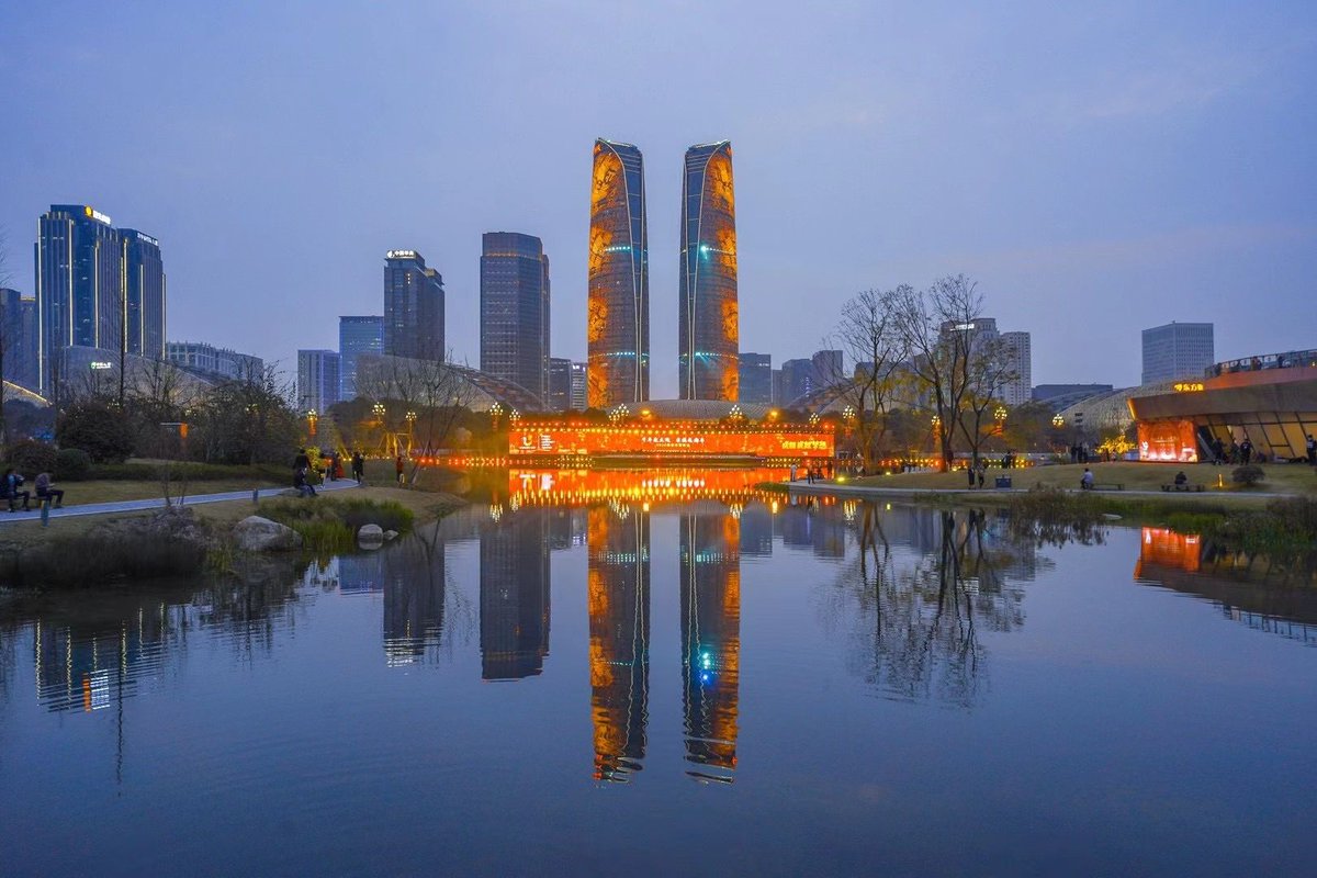 Chengdu_China's tweet photo. Let's review the #lightshow of #Chengdu #FinancialCity.
PC: Jiang Kunpeng
#WorldTourismCity https://t.co/MCzacVR0qP