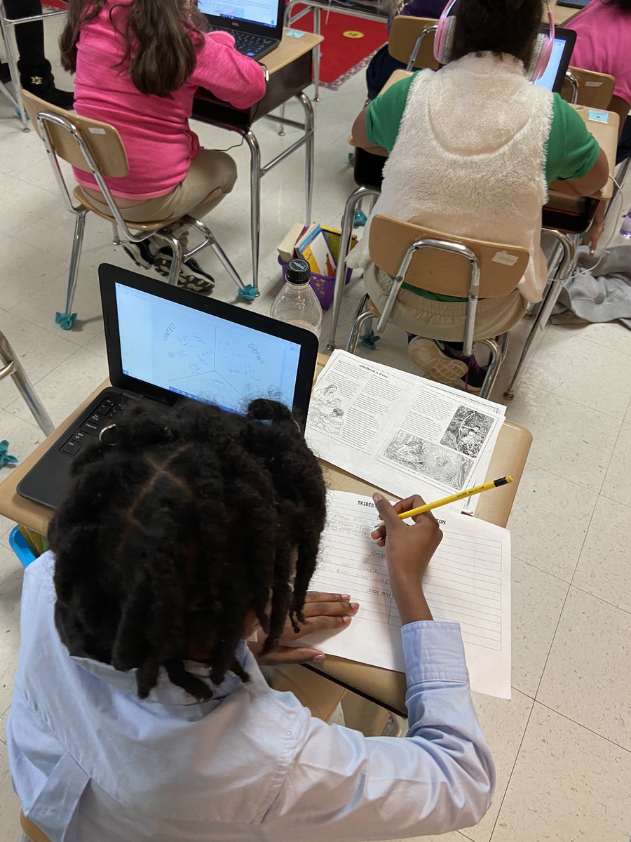 MsHediger's tweet photo. I love that our district is 1-1 💻because that means that we can take our researching to the next level! Today we continued our until on Native Americans and researched the crops 🌽🥬🥔they grew and what they hunted 🦃🦌 @TulipGroveES https://t.co/SkWztLpIE9