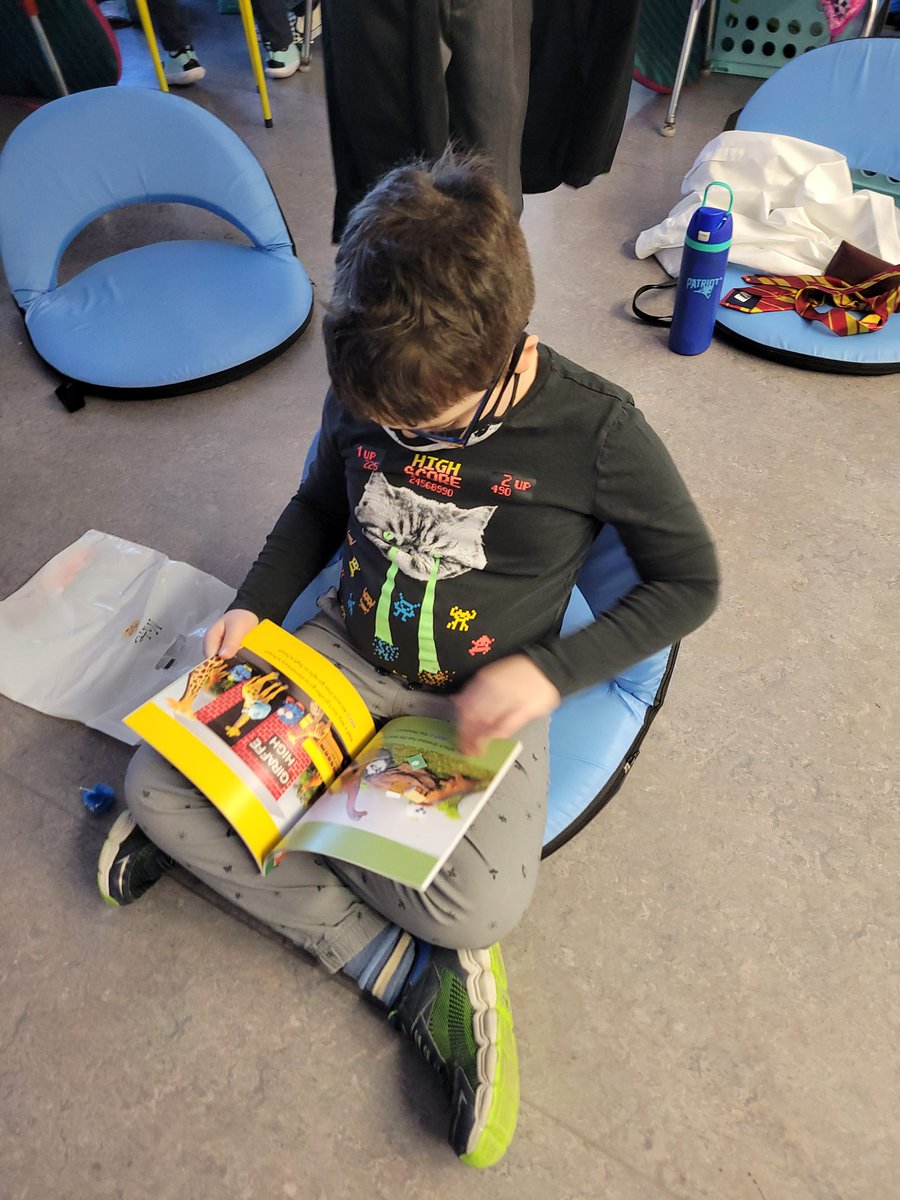 marcydeschaine's tweet photo. Read Across America Part 1. Lisa Ayotte author of @punnypeeps1 #attheview https://t.co/8cnvIXDULW