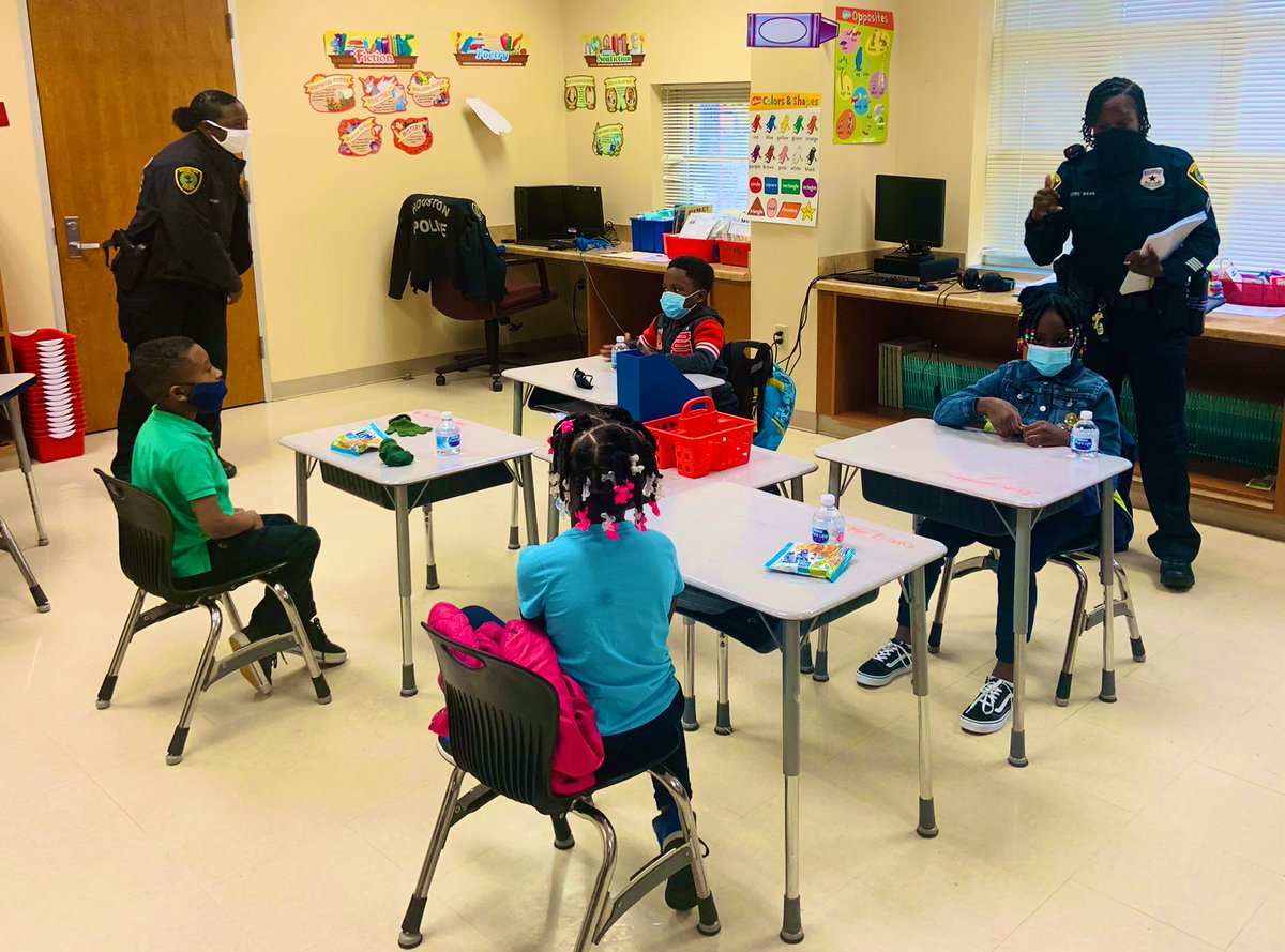 GhpalMyers's tweet photo. @HighlandHtsES for Tuesday Morning Mentoring. Today we talked about stranger danger. Who is a stranger and Who are adults we can trust? Our 1st and 2nd graders had great insight on our topic. #GHPAL #trustingrelationships @BrendellaChavis https://t.co/En1ogaebdL