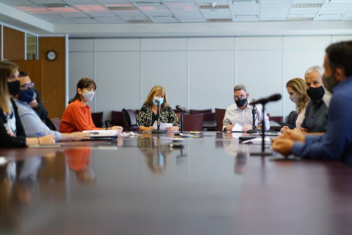DiputadosMPN's tweet photo. #ComisionB se gira a #ComisiónA el Expte proyecto de Ley 14 024 , por el
cual se condonan de oficio las deudas que el Mercado de Concentración del Neuquén
S.A.P.E.M. mantiene a la fecha, en concepto de Impuesto Inmobiliario devengados
desde su creación. https://t.co/YYA0fKFQCS