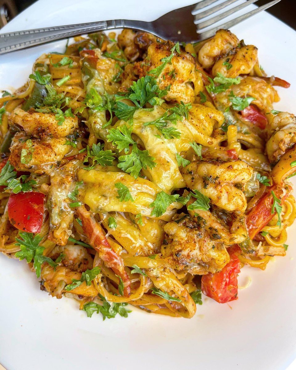 Melo_AS's tweet photo. We really shell this shrimp pasta 😶...
#Seasoned #JerkShrimp with #Creamy #Jerk #Pasta with a little #Cheese #MelovasCateringServices https://t.co/2GZuaZ3rWr