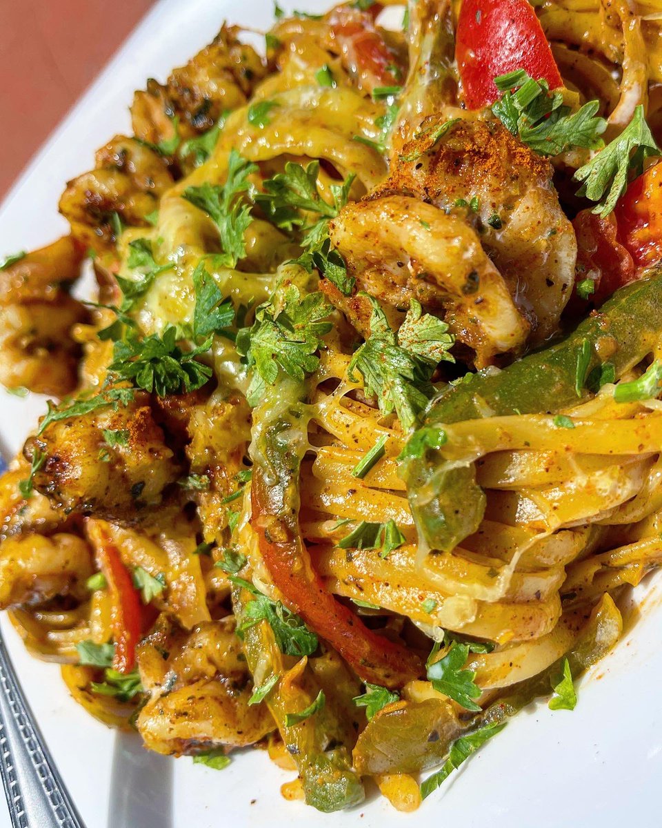 Melo_AS's tweet photo. We really shell this shrimp pasta 😶...
#Seasoned #JerkShrimp with #Creamy #Jerk #Pasta with a little #Cheese #MelovasCateringServices https://t.co/2GZuaZ3rWr