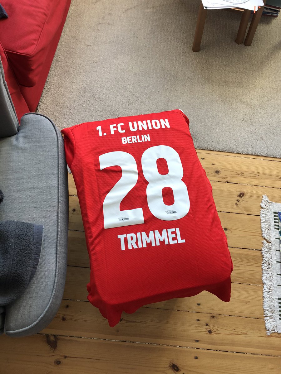 lego_willson's tweet image. Der #DHL-Mann war endlich da! #OhCaptainmeinCaption #Trimbo #Trimi #Trimmel #Fußballgott #fcunion #eisern #UNVEU
