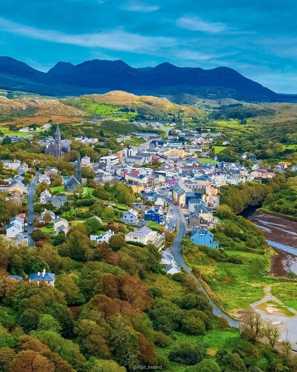 visit_galway's tweet photo. The town of Clifden from above... It's impossible not to love this charming town in the heart of Connemara!🏘️⛪😍🎶🇮🇪 #AerialPhoto #FromAbove #Clifden #LoveThis #AmazingPlaces #SoMuchFun #WildAtlanticWay #Connemara #Galway #Ireland #VisitGalway

📸 https://t.co/V4fztiqT9W https://t.co/sBC7SEysSa