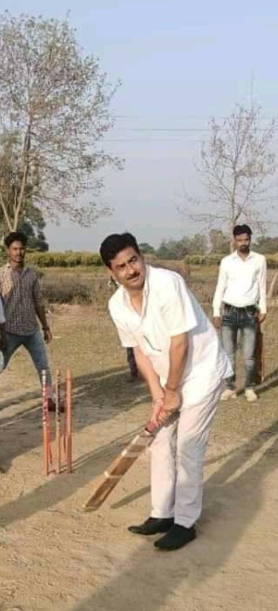 anoop_sanda's tweet photo. चला जाता हूं हंसता खेलता बहरे हवादिस में
अगर आसानियां हों जिंदगी दुश्वार हो जाए। Km https://t.co/HIoFfJpKPN