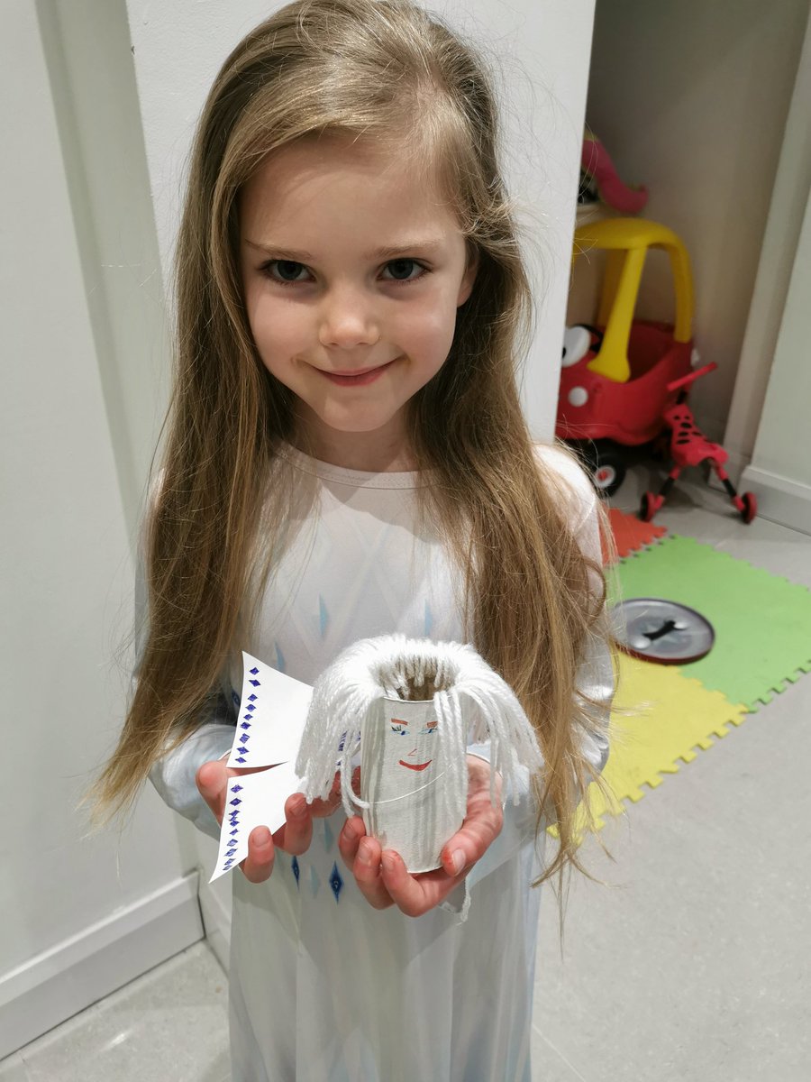 JaskoKathleen's tweet photo. Alicja's dressed as Elsa from Frozen 2 The Novel with her mini Elsa for World Book Day 😍📖 @NYPSYr2Foxes https://t.co/bBrJVrfFXv