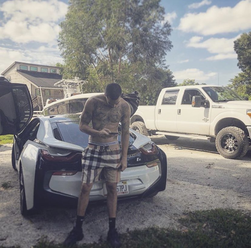 SteveRompeBollo's tweet photo. Damn I still can’t believe it and that it’s been a year already 💔 always rest in paradise my brother 🙏🏾🕊 #LongLiveCOCO https://t.co/96bkbItTZf