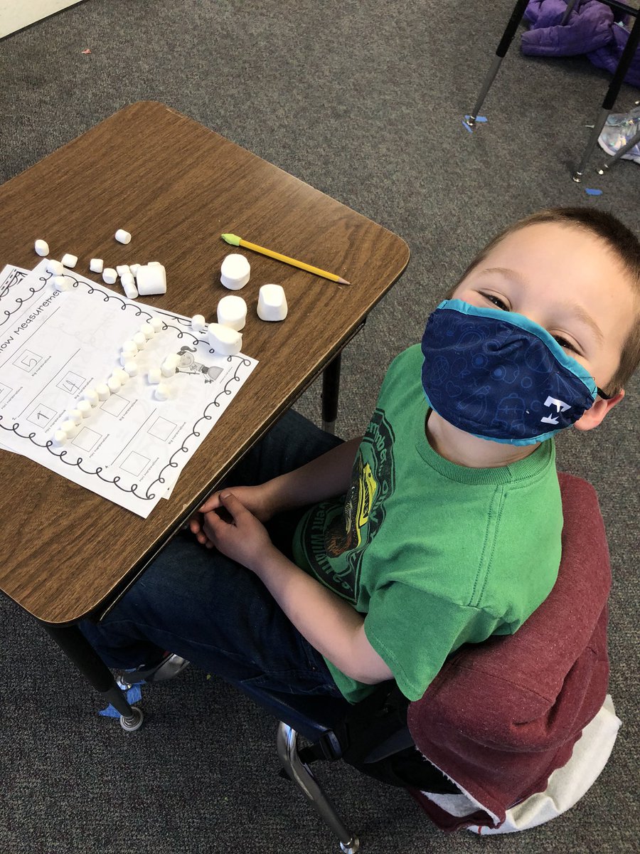 msmollyerwin's tweet photo. We’re having a little fun and measuring with marshmallows today! #TMgenius @TME_tigers https://t.co/CXjDUGeqFD