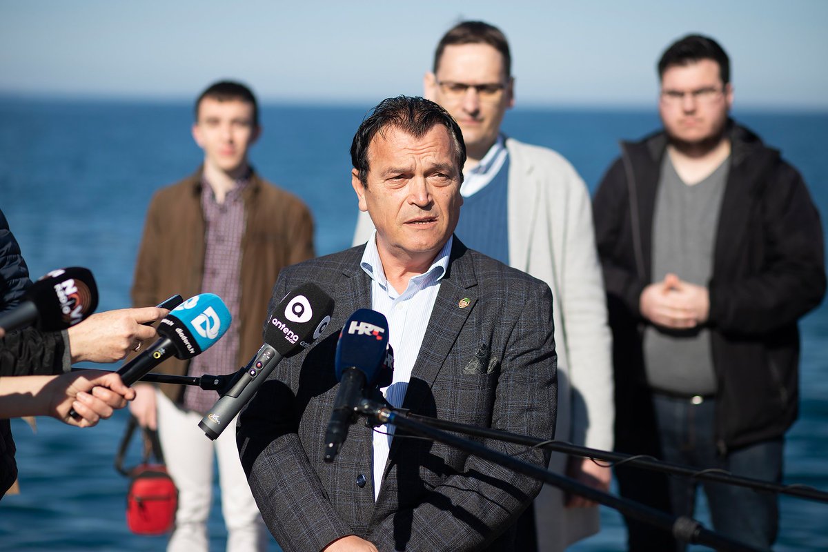 U vječitom vraćanju se ne može živjeti, uvijek se nešto žrtvuje, a ovdje je žrtvovan Zadar. On treba postati grad koji će se vratiti Zadrankama i Zadranima i zbog toga se okupljamo u različitostima.
Danas su nam se pridružile stranke Centar i HSS u našu koaliciju "Srcem za Zadar"
