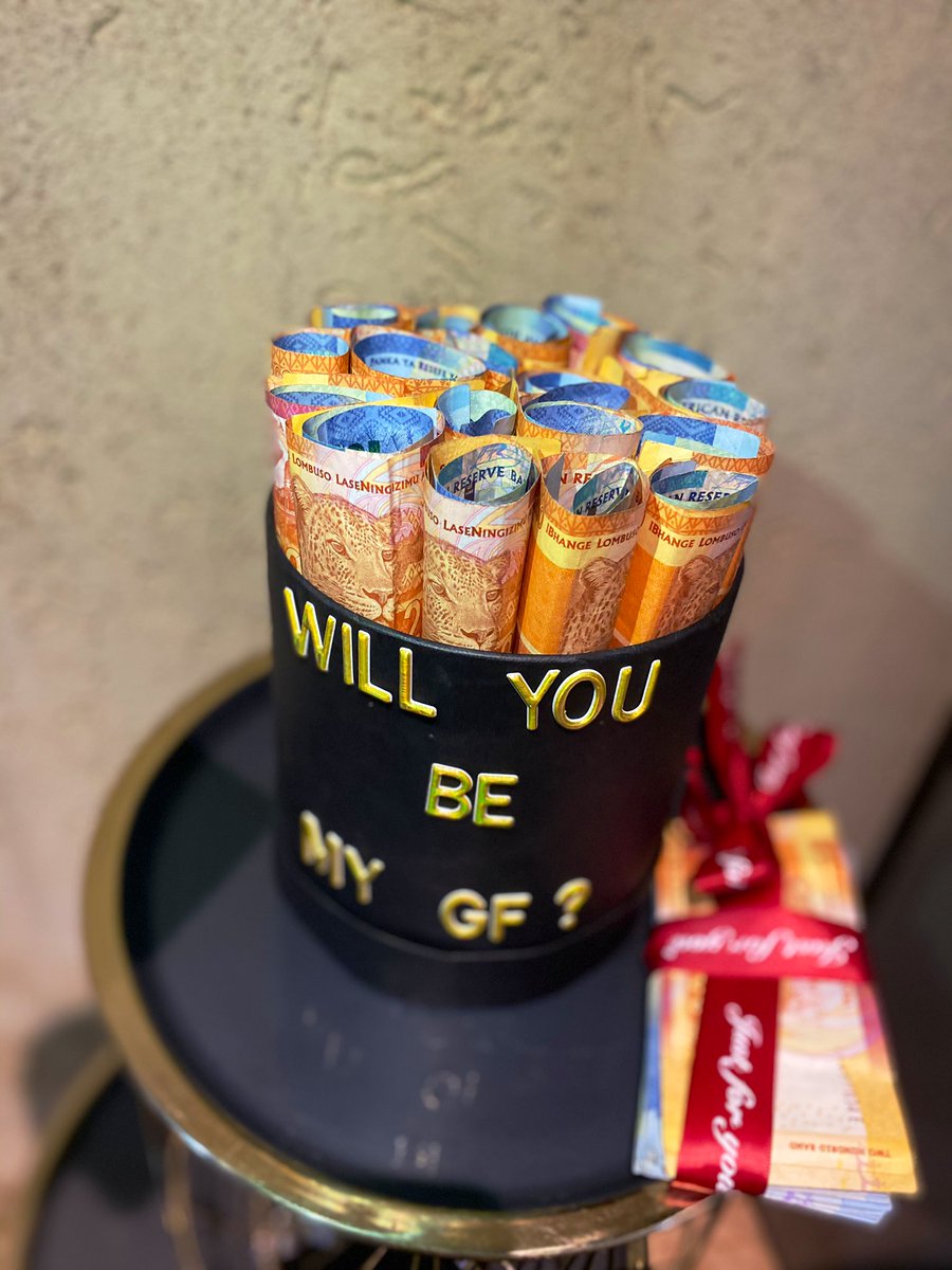 porshe418's tweet photo. How did your boyfriend ask you out ? 

My client’s (now)gf hates flowers so he got this kind of bouquet. 

💐💵 https://t.co/S5pb78uxLh