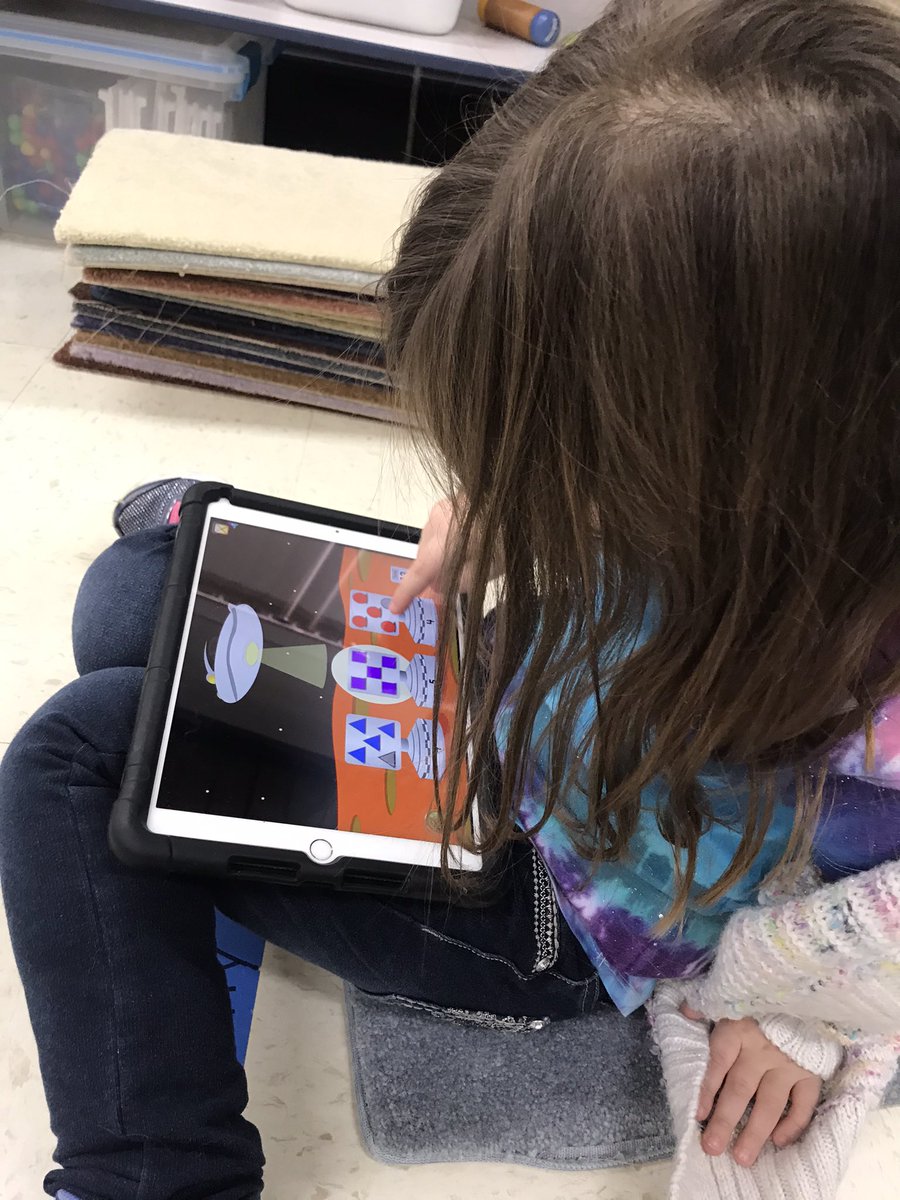 bibly_denise's tweet photo. Prekindergarten counting shapes... popping bubbles from 100 to 0... counting balloons.. what a fun day with the iPads today.. #stjoelockport @stjoeslockport https://t.co/nyoHzYYqrJ
