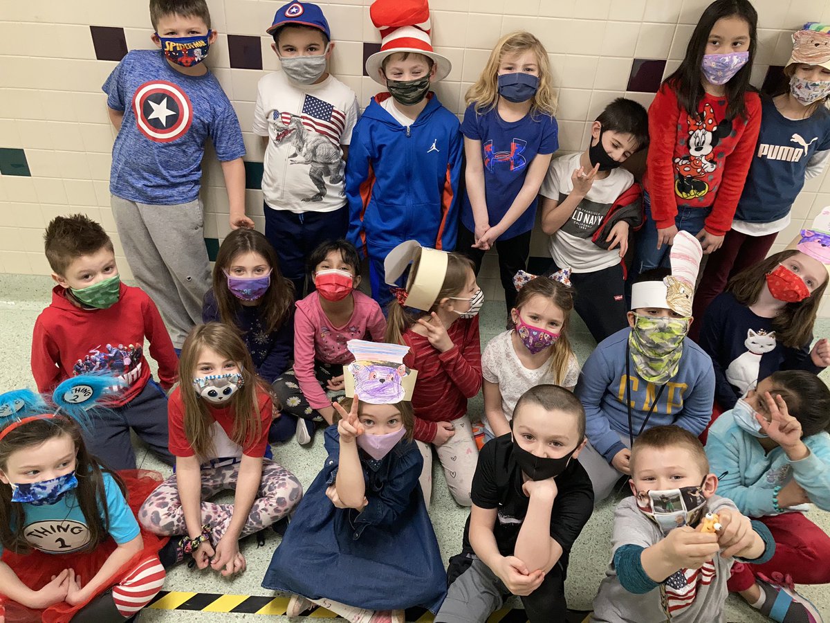 KnoppJennifer's tweet photo. Celebrating Dr.Seuss with red,white, and blue AND Thing 1 and Thing 2! 
#ReadAcrossAmerica #firstgraderocks! https://t.co/KKPTYBeK1a