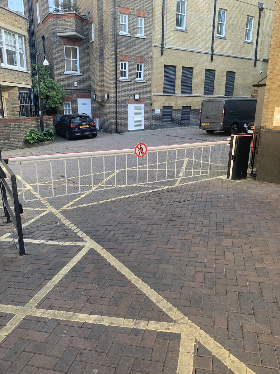 DoorHamilton's tweet photo. Newly installed @FAAC barrier to one of our sites in London. Adding extra security to this service yard in London. 

https://t.co/2Ud4hkbMHf

#hamiltondoorservices #barrier #gate #faac #security #secure #property #installation #service #london #essex #kent #herts #harlow https://t.co/VRBKu1zhX3