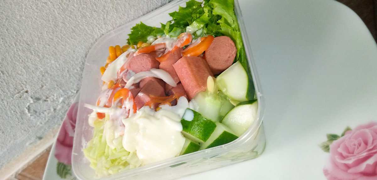 _tasty_treat's tweet photo. Freshness all the way with our:
Chicken salad - 1,000
Veggie delight - 1,000
Fruit mix - 850
😋
#Fresh2021 #_tasty_treat #lagosfoodvendor #lagosfood #March2021 #nowopenforbusiness #nowserving #Lagos #lagosliving #breakfast #breakfastinlagos #officebreakfast https://t.co/yKDrMmWbfn
