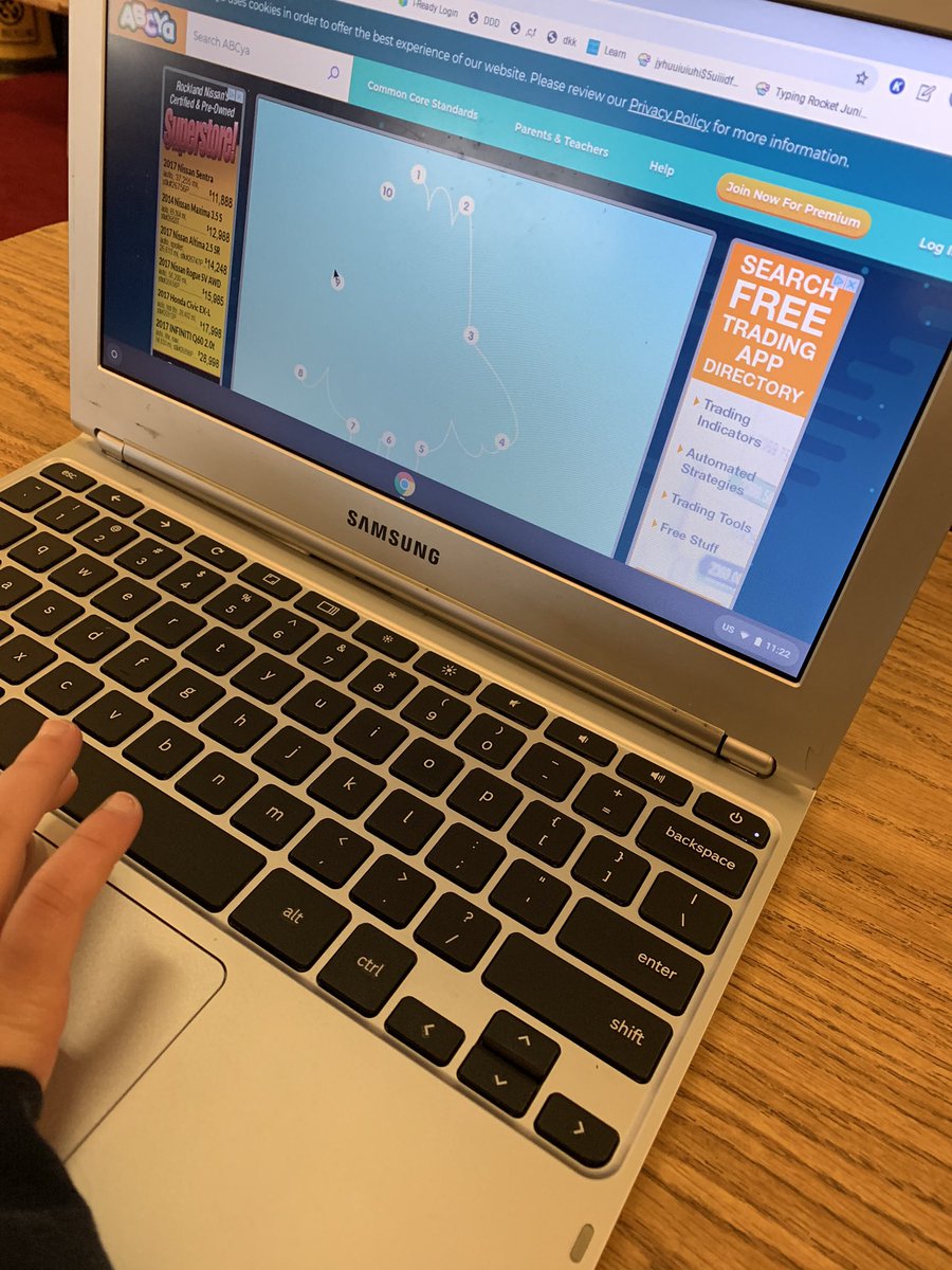 msfink_ics's tweet image. We practiced pointing and clicking while playing connect the dots and we practiced some addition on our chromebooks.  Way to go, Pre-K! 👍🏻