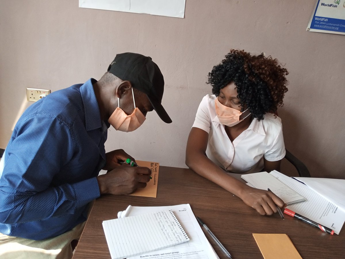 CathyMwema's tweet photo. #Businessincubation @WorldFishCenter. Developing business plans with aquapreneurs in zambia @giz_gmbh project.  "Most times we do business blindly.., this process has helped me to think through where I am heading", Said Mr. Bwalya, a fingerlings producer
@mercysichone3 https://t.co/pq8bBxnxC2