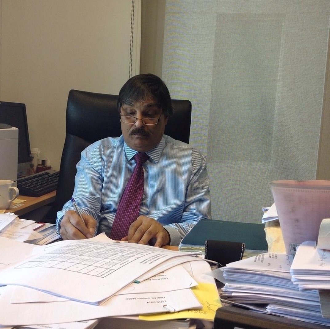 "دنيا كچرة"
- سليم أختر