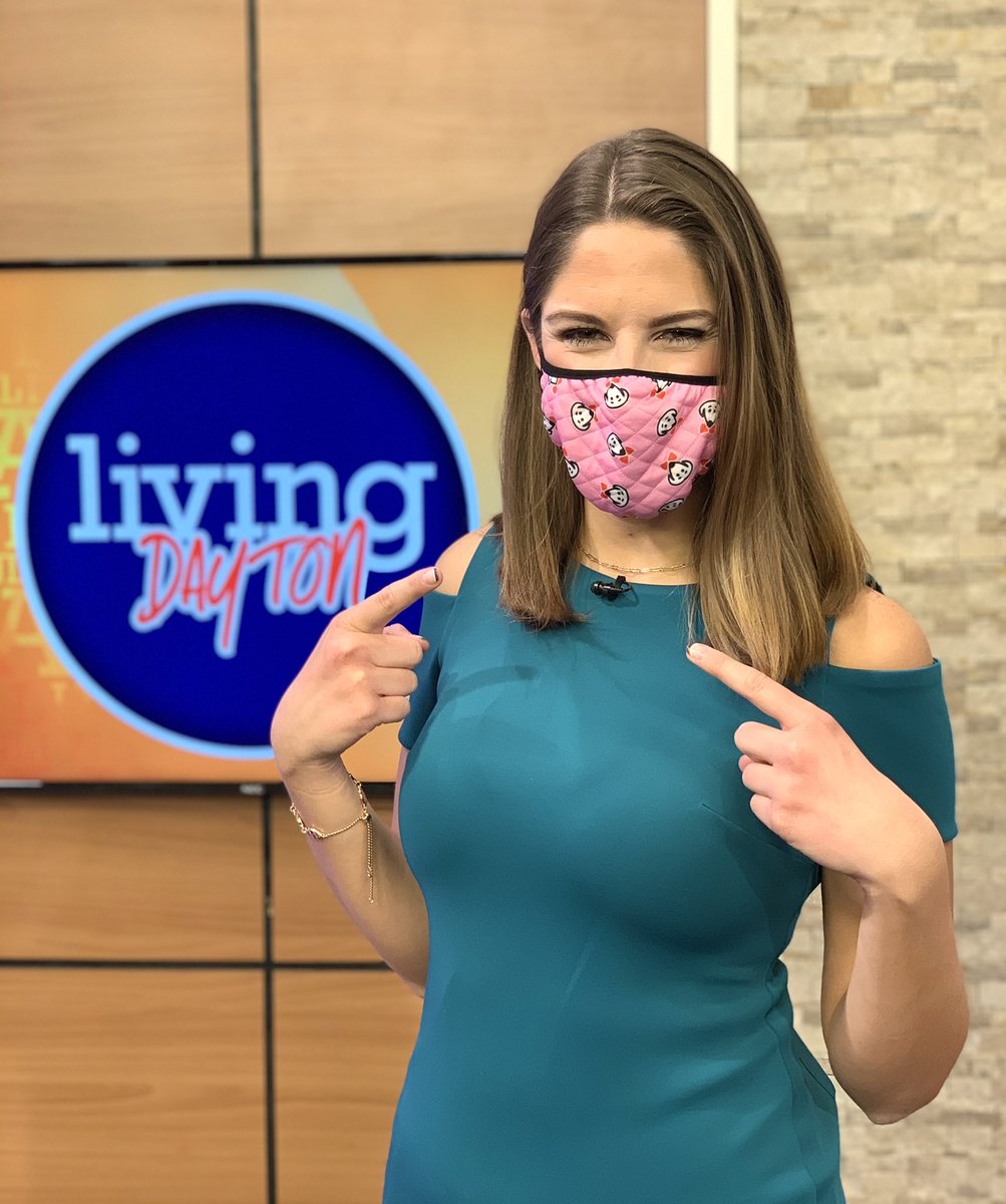 EmilyGibbsTV's tweet photo. Supporting local from afar! ✨ #SupportLocal #RhodeIsland @bowtiescards @BeauTylerCo Thanks for the new mask @philayoub! https://t.co/GbBdDzYiMm