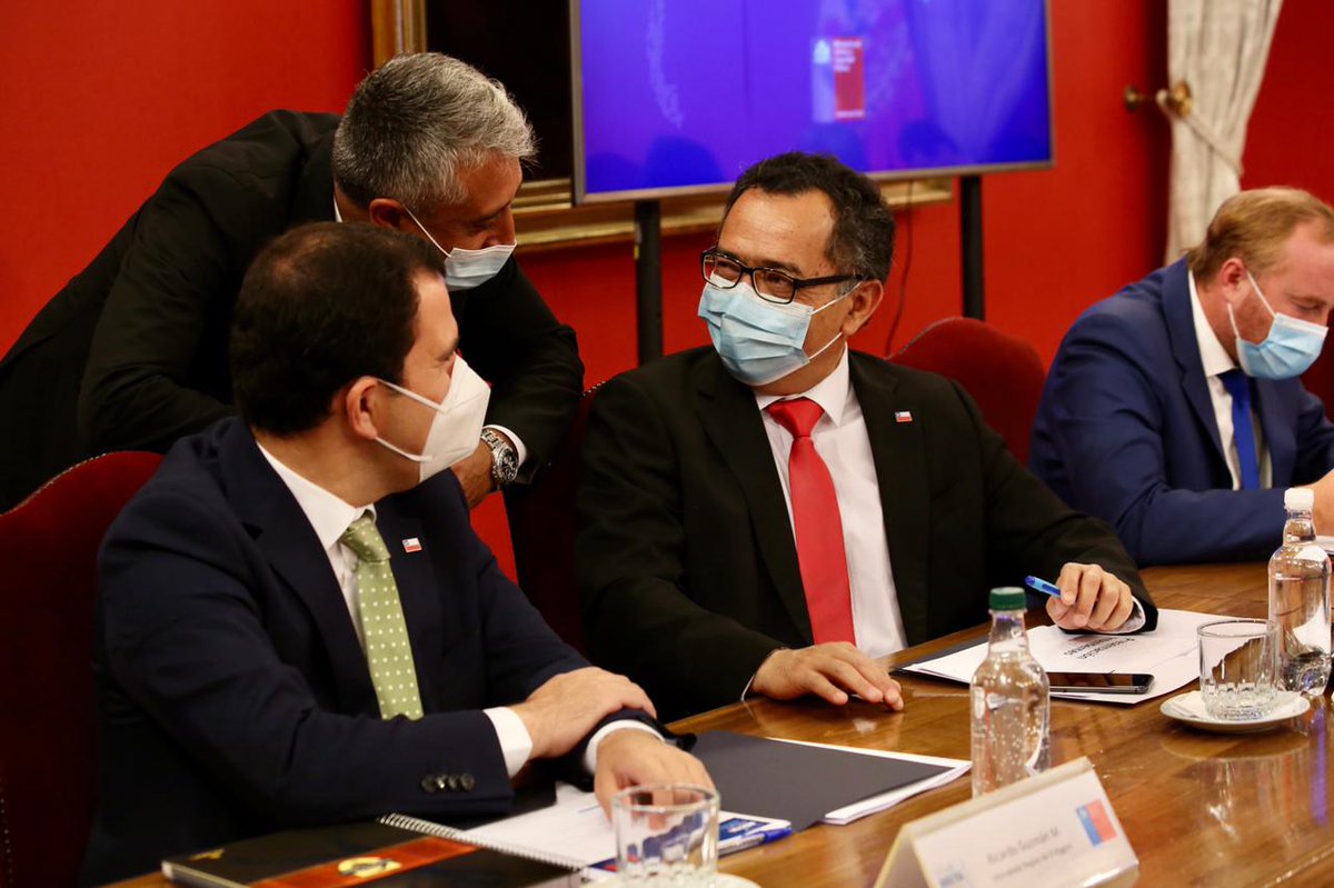 jmartinezvalpo's tweet photo. En jornada de Intendentes 2021, liderada por Presidente @sebastianpinera y Ministro @RodrigoDelgadoM.
Trabajando por nuestra región y por el país 🇨🇱. https://t.co/xsRYBzgeav