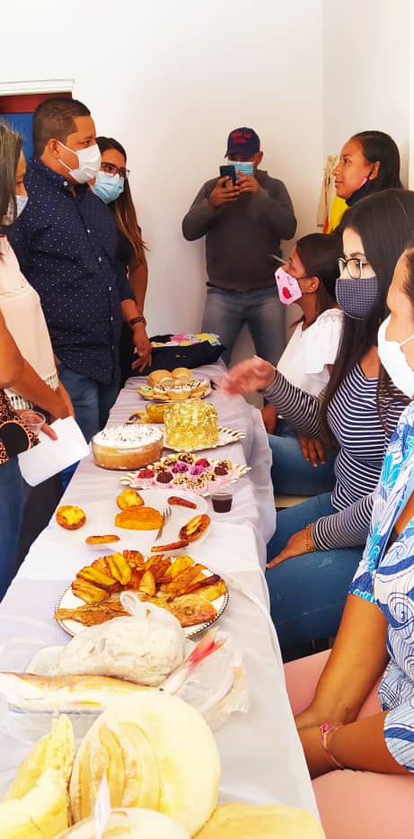 OmiColina's tweet photo. Desde el mcpio Colina, con la presencia del Alcalde Argenis Leal junto a Franjalimar Higuera, en mes dedicado a la mujer, aperturò el encuentro de emprendedoras experiencia  enriquecedora para compartir en torno a la producción y empoderamiento de la mujer 
#SomosOmiColina https://t.co/ocwMw8SQEk