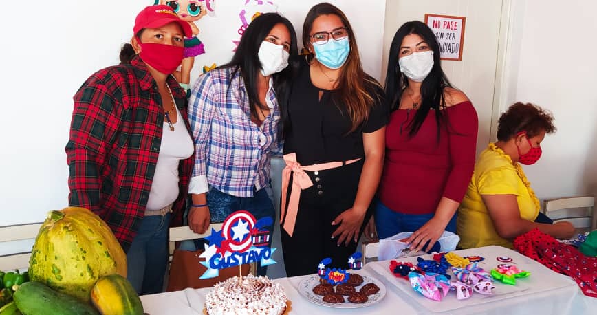 OmiColina's tweet photo. Desde el mcpio Colina, con la presencia del Alcalde Argenis Leal junto a Franjalimar Higuera, en mes dedicado a la mujer, aperturò el encuentro de emprendedoras experiencia  enriquecedora para compartir en torno a la producción y empoderamiento de la mujer 
#SomosOmiColina https://t.co/ocwMw8SQEk