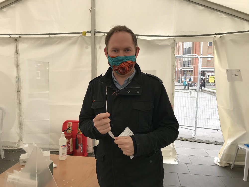 Royal_Greenwich's tweet photo. 👓 Spotted the marquee in General Gordon Square Woolwich?

 📅 We're trialling a new drop-in #covid19uk rapid testing service to Fri 5 March, 9am-4pm.

🚶🏿‍♀️ No need to book. Pop in, meet the friendly team including Fred &amp; secure your free rapid test.

@DanLThorpe @M_Williams07 https://t.co/Z2DtDpYJwv