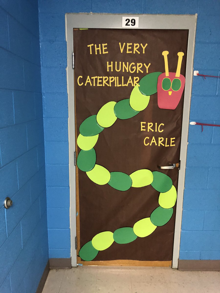 NOLACHUCKEY's tweet photo. Celebrating READ ACROSS AMERICA DAY !! https://t.co/mXNGxUVkeL