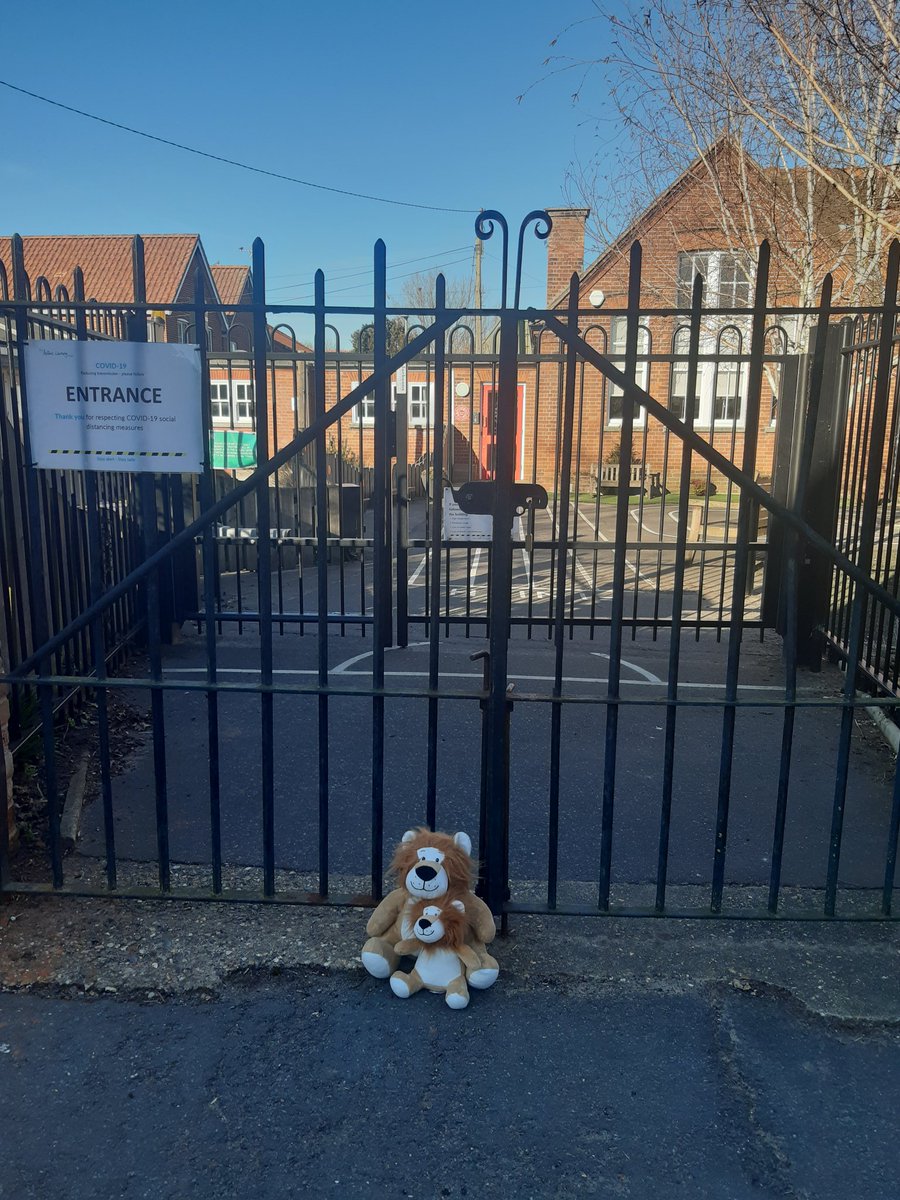 Lenny and Leroy went to visit another school in the area today. Maybe you recognise it. Where are they? @AlbertPyeRavens <a href="/missbattAP/">Lucy Batt</a> <a href="/MissDayAlbertP/">Miss Day</a>