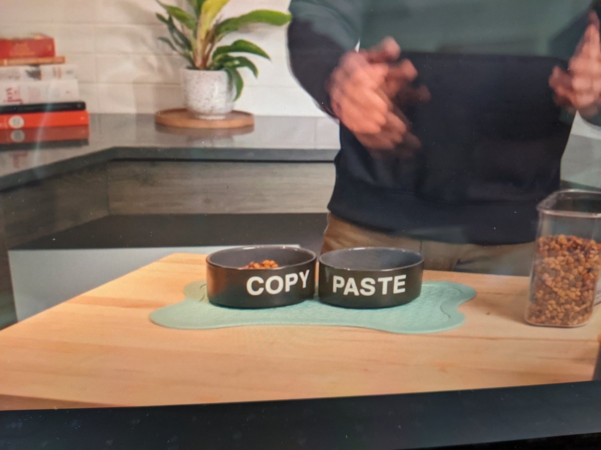 Cyndera's tweet photo. @MS_Ignite @jared_spataro Love the dog bowls for Copy and Paste! https://t.co/f6IyoCI6pW