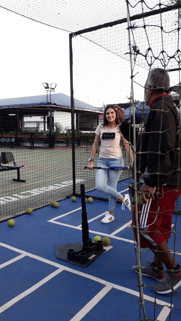 Ellas también practican y la sacan de jonrón... 
Abrimos las semanas flexibles de lunes a domingo de 01:00pm a 07:00pm #batrmaniaccct #CCCT #Ccs