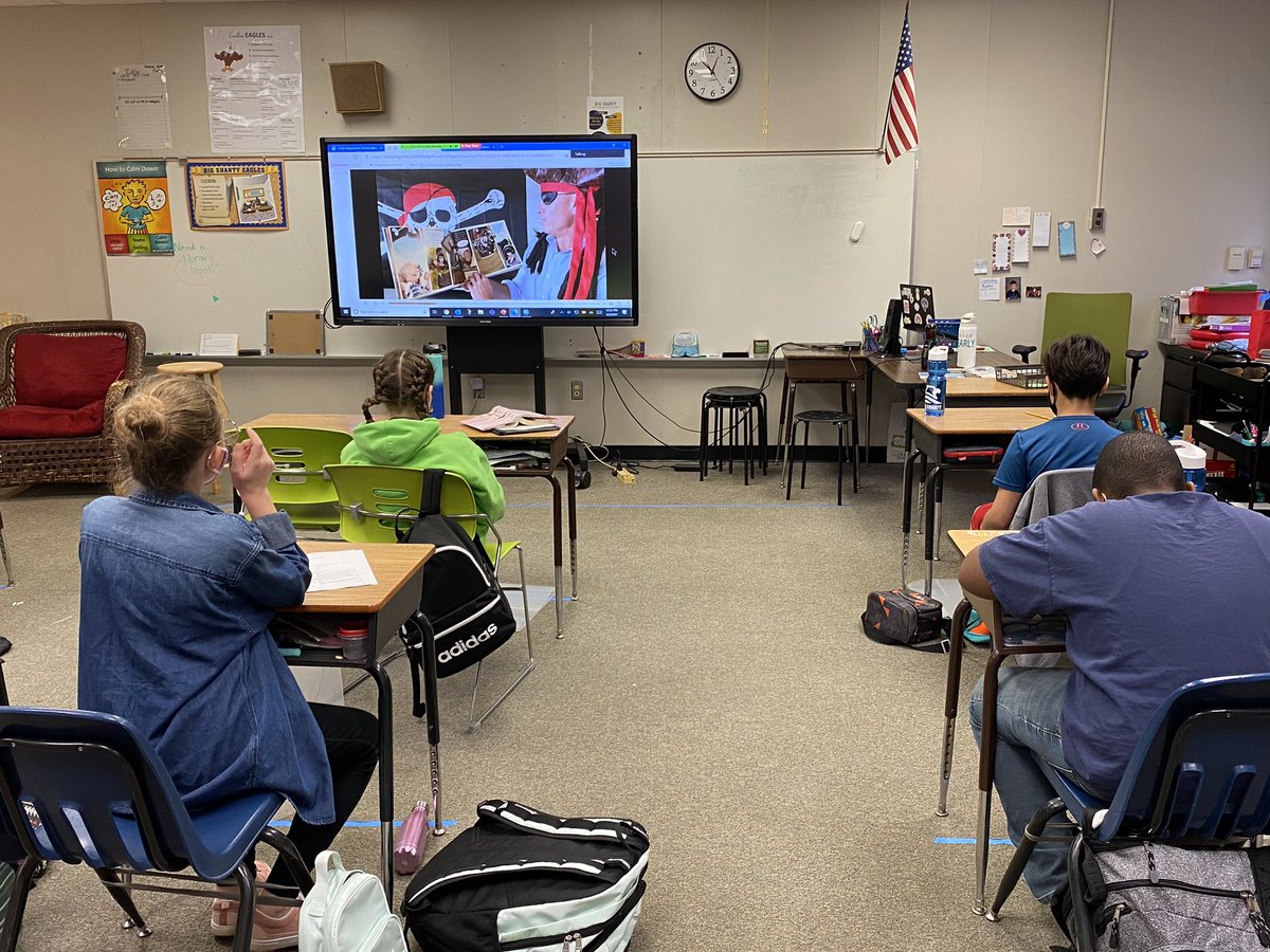 learly12's tweet image. My class enjoying a read aloud today for Read Across America! #BSIReads #cobbintech