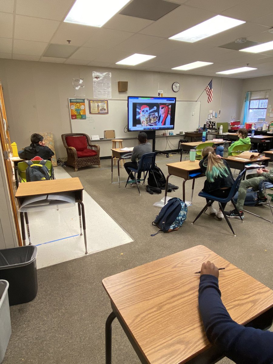 learly12's tweet image. My class enjoying a read aloud today for Read Across America! #BSIReads #cobbintech