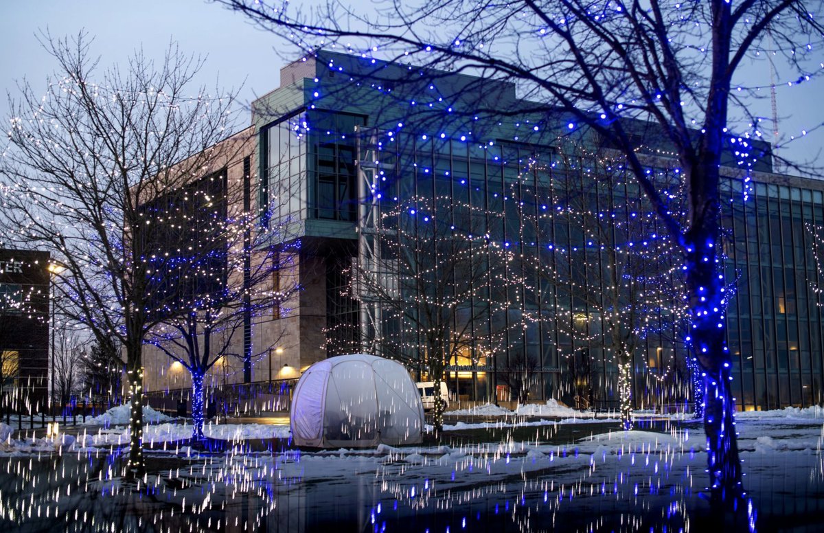 GVSU's tweet photo. Twinkling lights on trees, ice skating and sipping hot chocolate β weβre enjoying the beauty of winter at Grand Valley while it lasts.
Check out some of the #GVWinter fun weβve had so far in images captured by #GVSU photographers: https://t.co/YfAF7GkteV βοΈπ https://t.co/HvibsAv0FA