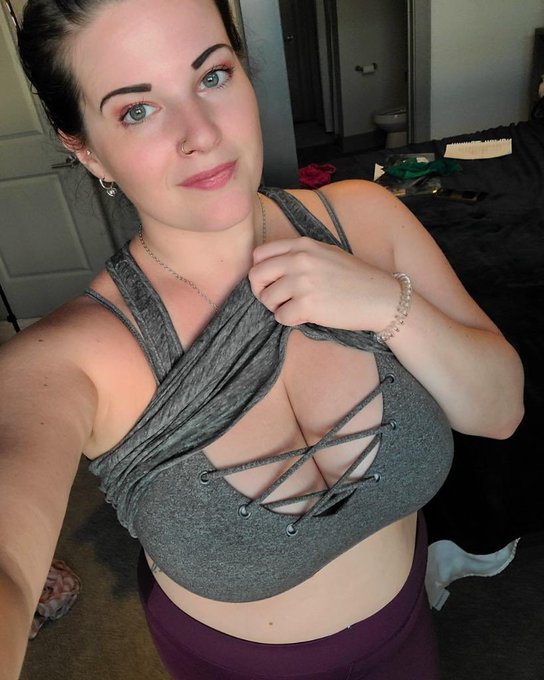 Back on that running game 🏃&zwj;♀️ https://t.co/NzzD4YqZBK  #running #runner #runnersofinstagram #runhappy<a href="/tag/running"class="tags">#running</a><a href="/tag/workout"class="tags"><span>#workout</span></a><a href="/tag/sweatitout"class="tags"><span>#sweatitout</span></a><a href="/tag/sportsbra"class="tags"><span>#sportsbra</span></a><a href="/tag/runner"class="tags"><span>#runner</span></a><a href="/tag/sweatygirl"class="tags"><span>#sweatygirl</span></a>