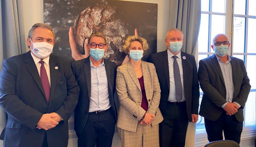 JoelFourny's tweet photo. 👥 Rencontre avec Alain Lehébel, pdt @loutilenmainFR. Basée sur des rencontres #intergenerationnelles si chères à notre secteur, cette association permet aux plus jeunes de s’initier aux métiers #artisanat et de susciter des vocations. Une initiative à valoriser et à encourager ! https://t.co/g2V4LCoi7D