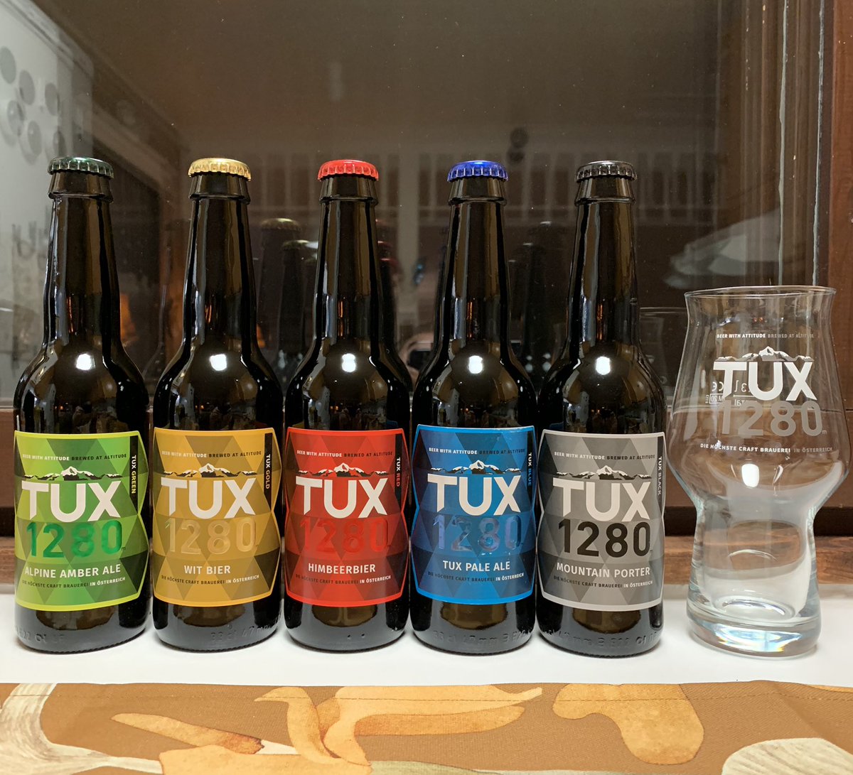 AtsoPuronen's tweet image. If I can’t go to #tuxertal , let it come to me 🥰🍻🏔⛷☀️ Thanks Tim! @TUX1280 #lanersbach #craftbeer