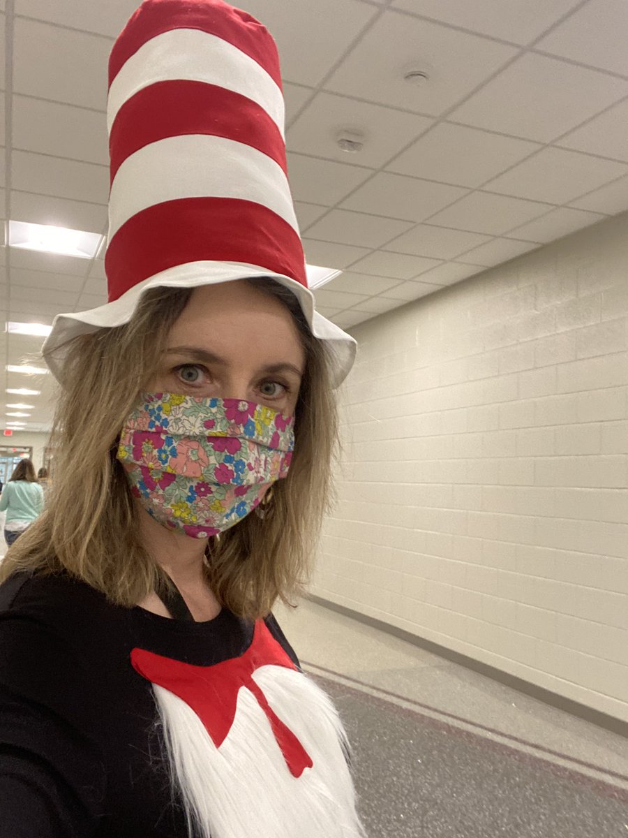 CarmenMangus's tweet photo. Happy birthday, Dr. Seuss! #readacrossamerica2021 #ReadAcrossPelion #PelionMiddleLearningCommons #PelionMiddleLibrary #PelionProwl https://t.co/KICuG5TXt2