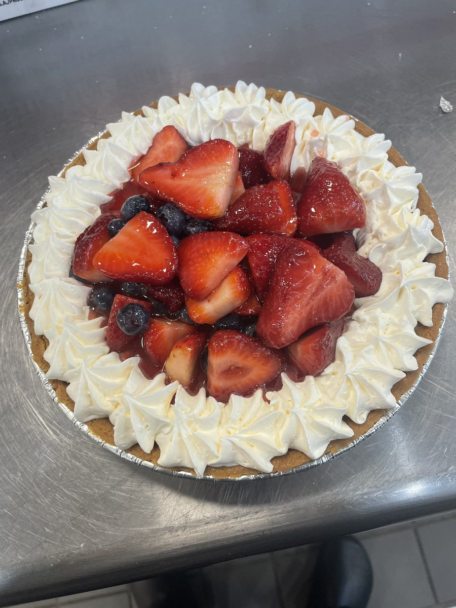 chefproblems205's tweet image. Berry cheesecake by Chef B