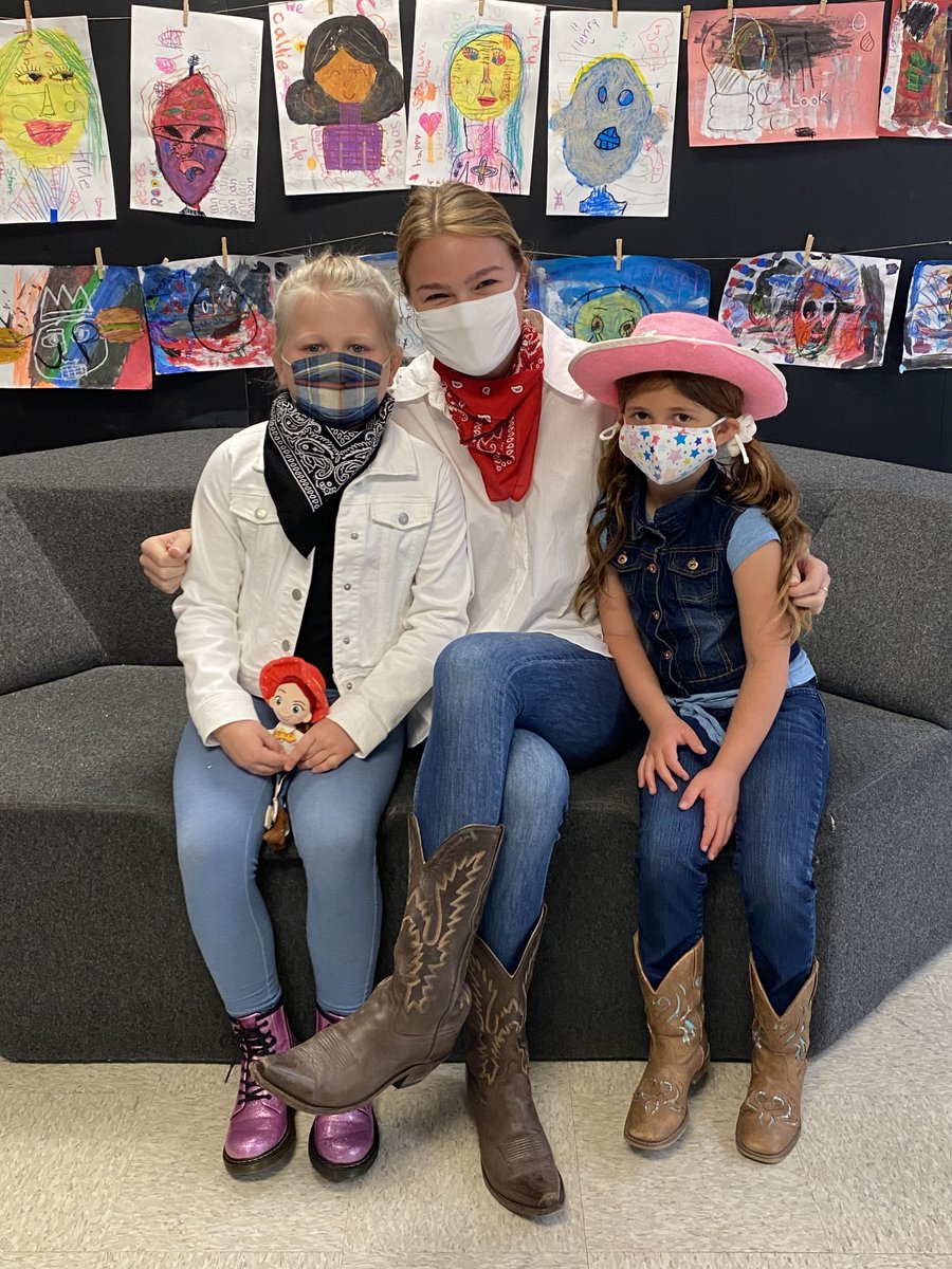 KesslerSchool's tweet photo. Happy Texas Independence Day from our 1st grade class!  Texas celebrates 185 years of independence and to honor our state's Declaration of Independence from Mexico in 1836, students and teachers are allowed to wear anything representing Texas. YeeHaw! https://t.co/CbYDWxROOP
