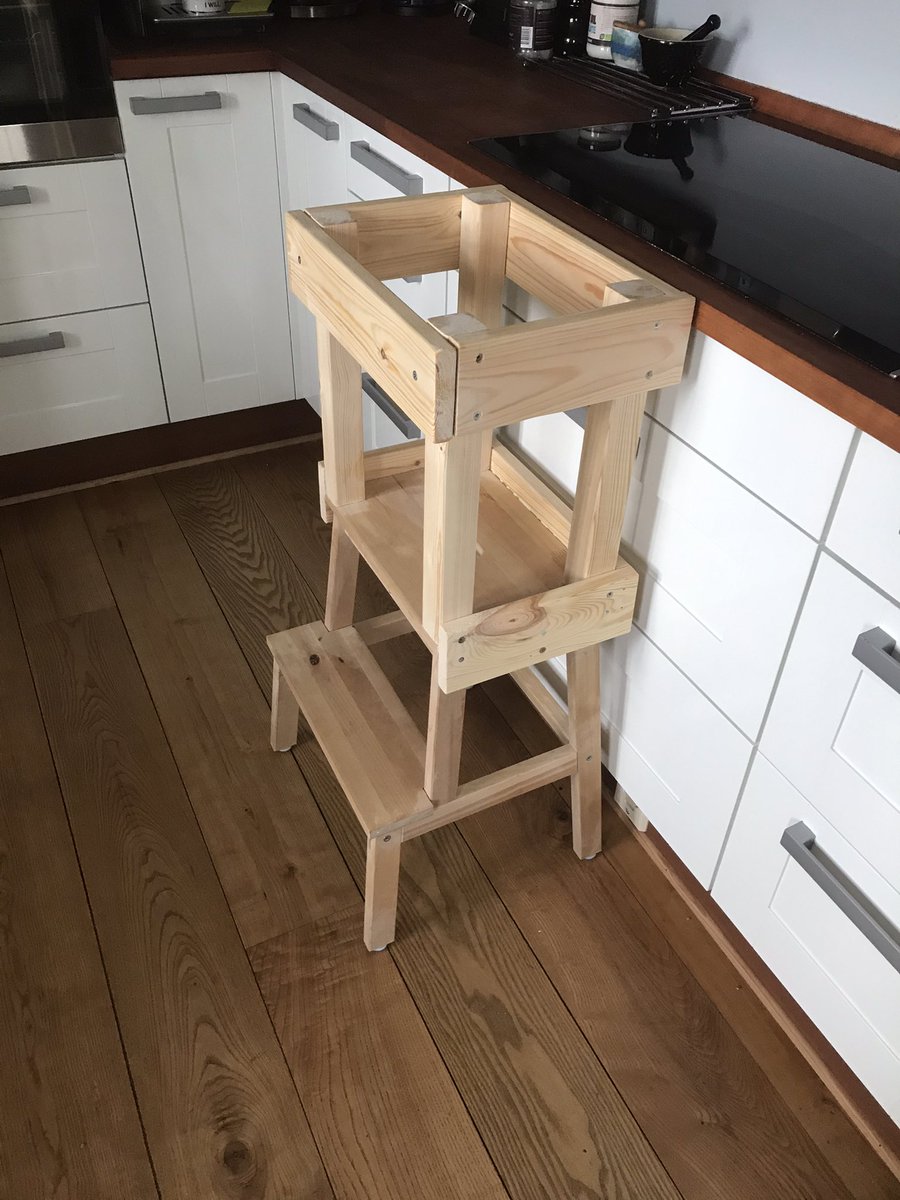 KimHOlsen's tweet photo. Fridag.... jamen så kan man da bygge en skammel, så “lille fis” kan være med i køkkenet 😃 Mangler spartel og maling #handydad #farsprinsesse #vikingdad #dad50plus https://t.co/RenVAKWyvS