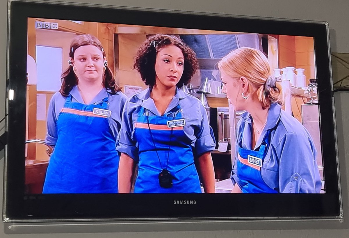 S474HJ4N3's tweet image. Started a Two Pints marathon Friday... I'm on Homeless &amp;amp; Horny. This is the first episode I was at the filming. Before they did this scene @Sheridansmith1 and @KatkinDrysdale  stopped the filming to say Hi to me in the audience. #goodtimes #twopintsistwenty