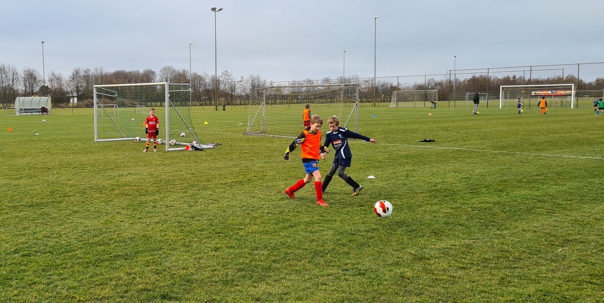 SV Twello (@svtwello) on Twitter photo De jongens en meiden van de JO9 en JO10 blijven actief bij sv Twello en spelen nu iedere zaterdag een Champions League mixtoernooi. Wil jij ook spelen voor Barcelona, Bayer München of Liverpool? Neem contact op met onze coördinator via jeugdcommissie@svtwello.nl. Vrijblijvend! De jongens en meiden van de JO9 en JO10 blijven actief bij sv Twello en spelen nu iedere zaterdag een Champions League mixtoernooi. Wil jij ook spelen voor Barcelona, Bayer München of Liverpool? Neem contact op met onze coördinator via jeugdcommissie@svtwello.nl. Vrijblijvend!