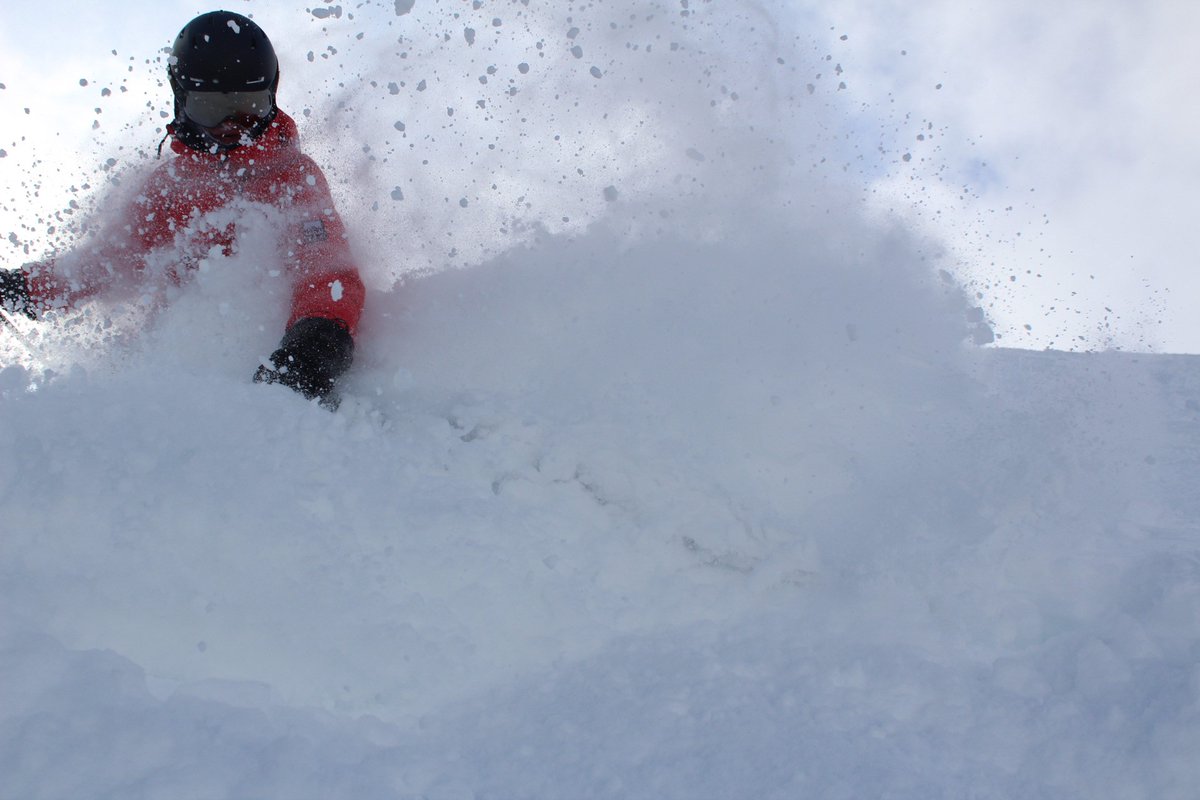 RustlerLodge's tweet photo. Anyone need a reminder of what skiing has been like the past week? @AltaSkiArea #nuketown #altamagic #rustlerlodge #skialtastayrustler #whiteroom https://t.co/gdom6kToYn