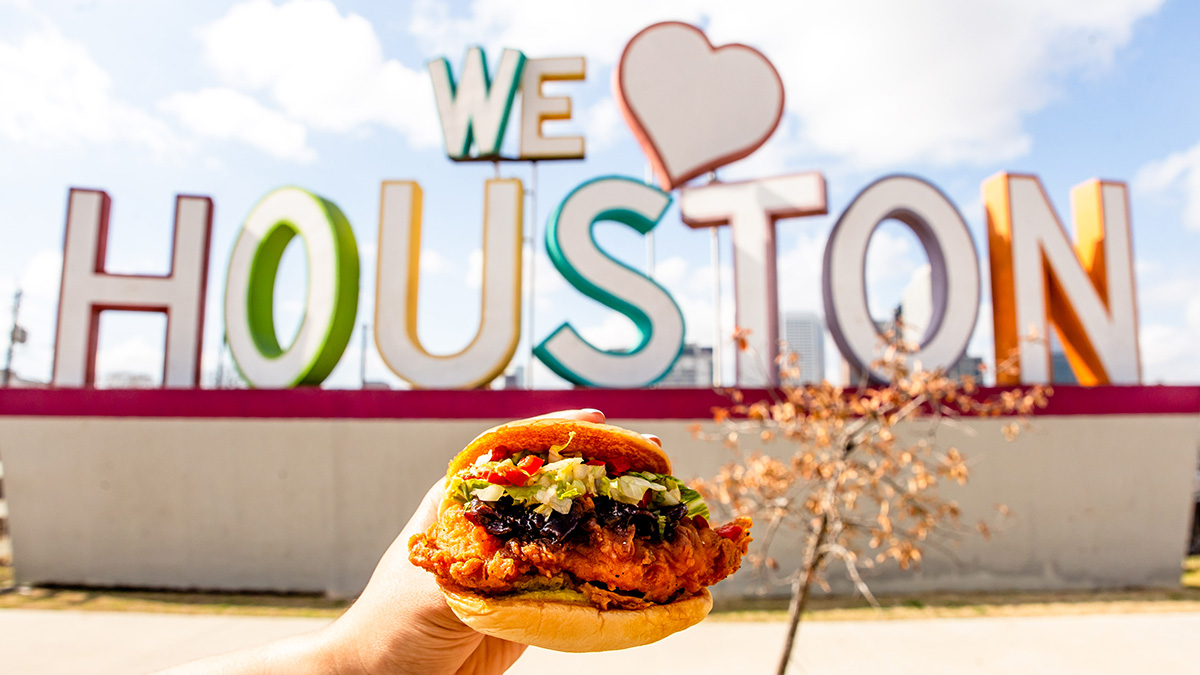 shakeshack's tweet photo. Heads up, HTX! This Thursday (3/4), we're teaming up with 
@UnderbellyHOU's Chef Chris Shepherd to cook up the Southern Smoke Chicken—a crispy chicken sandwich with spicy bacon jam, pickled jalapeño mustard, cherry peppers + shredded lettuce. #NowServing: https://t.co/hM5C0qAGme https://t.co/NJnF8kJCHh