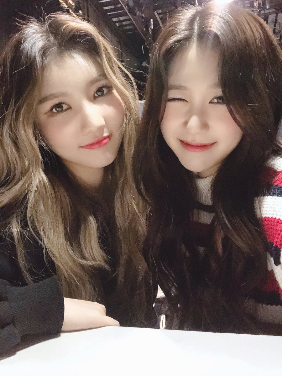 BlingBr's tweet photo. 💎 02.03 — Atualização da Yubin

"Feliz aniversário, Cocomong.🥳🎉❤ Jieun está sempre lá para mim!  Estou feliz por hoje 👋💝"

#BlingBling #블링블링 @blingbling_new https://t.co/UFjyMSazWj