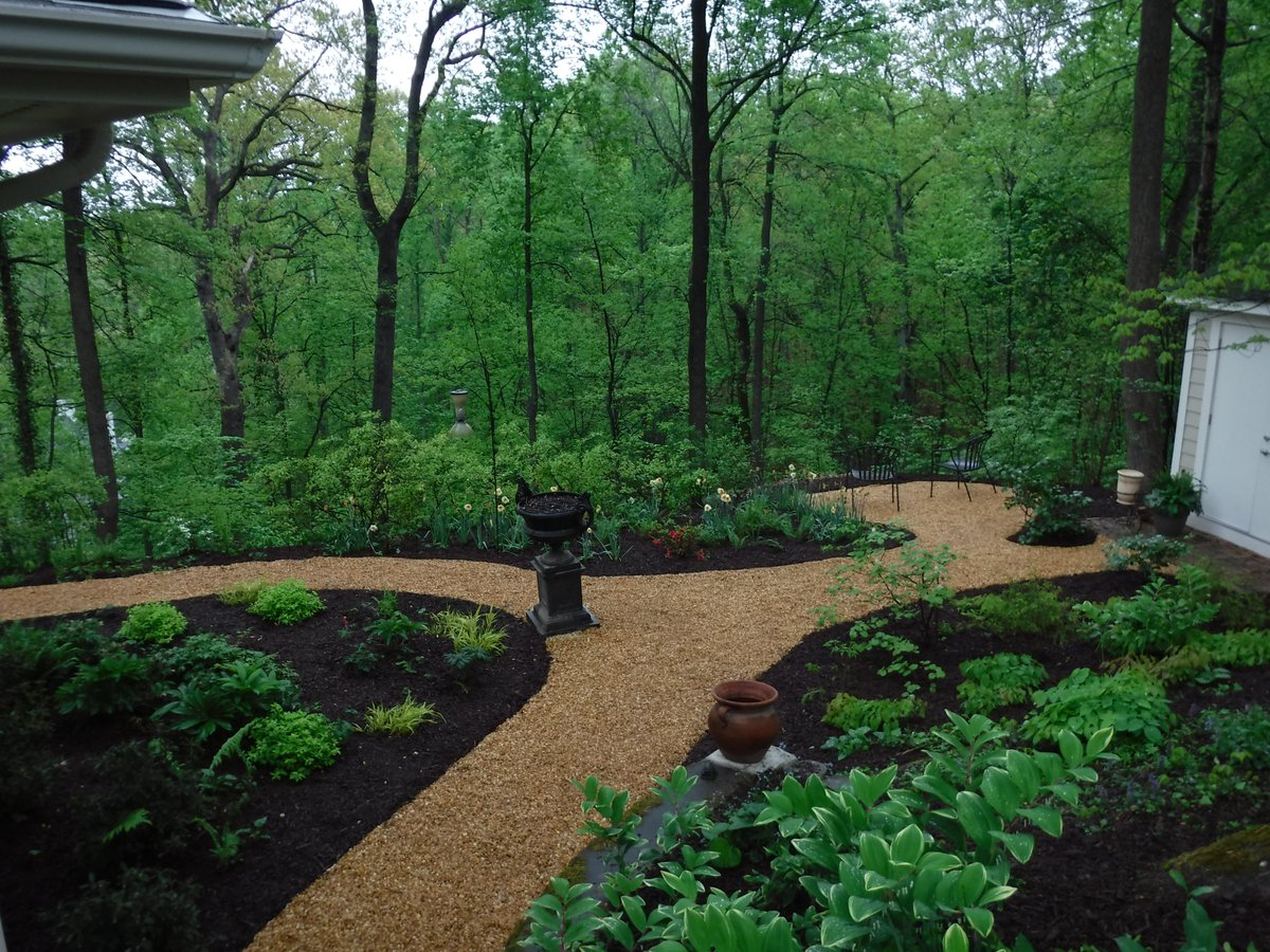 It's already March?!
Time to get your outdoor spaces ready for spring. 
Get your Spring check list done with one phone call️.
✔️Clean up flower beds
✔️Cut back perennials
✔️Trim shrubs
✔️Install Mulch
✔️Pre-emergent to prevent crabgrass