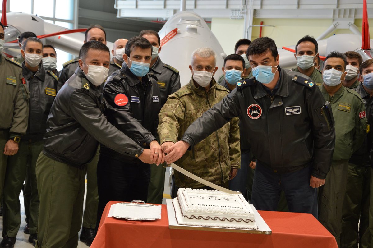 Bayraktar #AKINCI TİHA eğitimi bugün Baykar Teknoloji Lideri <a href="/Selcuk/">Selçuk Bayraktar</a> Bayraktar'ın katıldığı ilk ders ile başladı. 📚📝

Tüm kursiyerlerimize başarılar dileriz. 👍🏼

Semalarımızda hür ve özgür...

#MilliTeknolojiHamlesi ✈️🐳🚀🌍🇹🇷