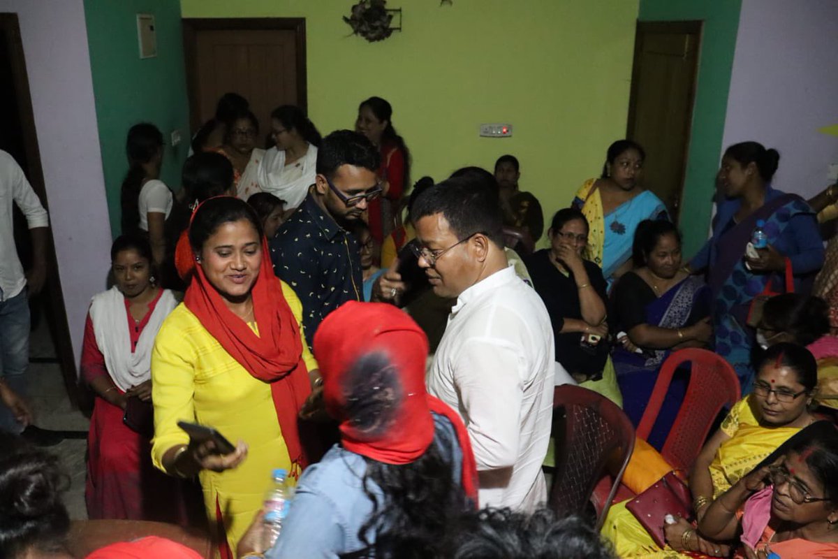 ভোটাইপাঠৰি জিলা পৰিষদৰ আৰু নগাঁও পৌৰসভাৰ অন্তৰ্গত 23,24 আৰু 25 নং ৱাৰ্ডৰ ( বঢ়মপুৰ সমষ্টিৰ এলেকাধীন ) নেত্ৰী স্হানীয় মহিলা সকলৰ  উপস্থিতিত মহিলা ব্লক কংগ্ৰেছ কমিটি গঠন কৰা হয় আৰু এই সভাত মই উপস্থিত থাকো🙏🙏🙏