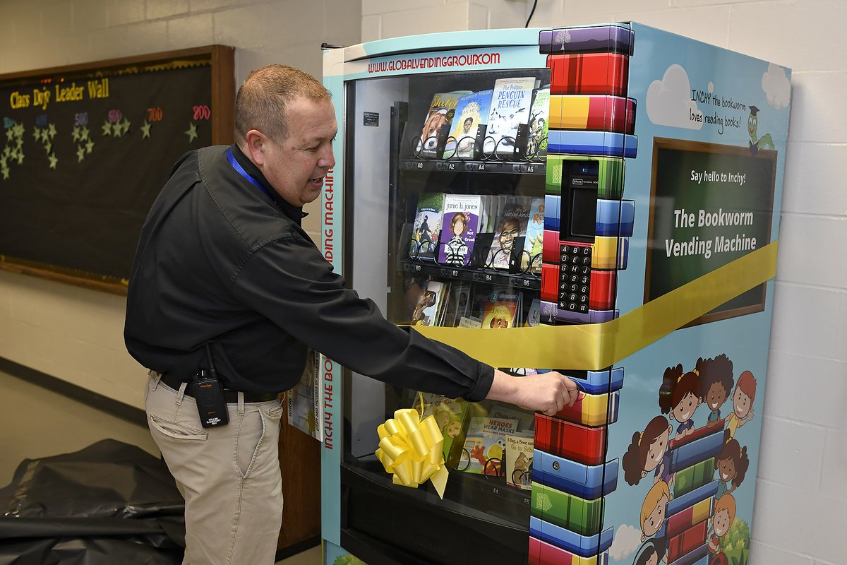 Boone_County's tweet photo. Principal Loring unveiled @collinscomets's new book vending machine today! The gift from the Collins Elementary PTA fits in perfectly with Read Across America Week as a way to help promote literacy. @SuptTurner @JimDetwiler1 @jlvw76 @CityofFlorence https://t.co/81UD3DYgn8 https://t.co/1tVx1RD5EP